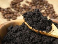 Usamos café como fertilizante para o jardim Café para alimentar as plantas