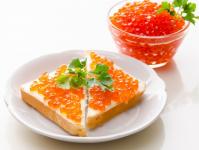Como preparar caviar de salmão rosa em casa: receitas com fotos