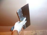 Easy leveling of the ceiling with putty for finishing