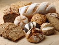 Escolhendo pão integral para perder peso